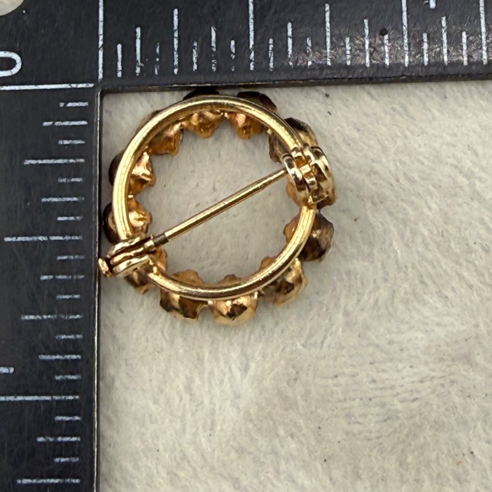 Vintage Estate Brooch Gold Tone Wreath Paste Stone Rhinestone Circle READ - Picture 6 of 7